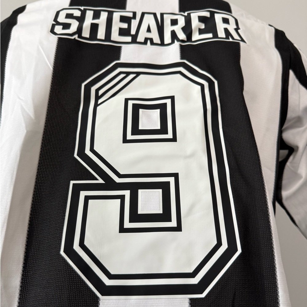 Alan Shearer Newcastle United New Men’s Retro Home Long Sleeve Soccer Jersey - Picture 10 of 10